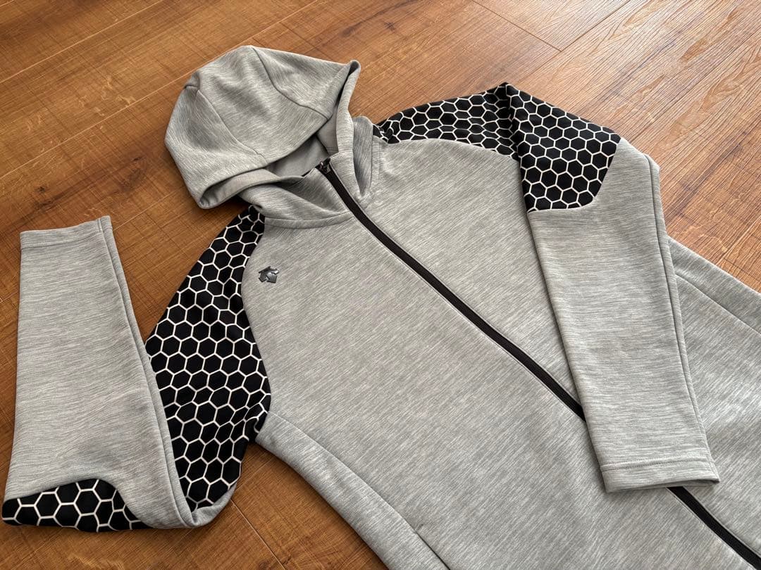 デサントゴルフ　ダンボールニット　ハニカムパターン袖　フード付きグレージャケット