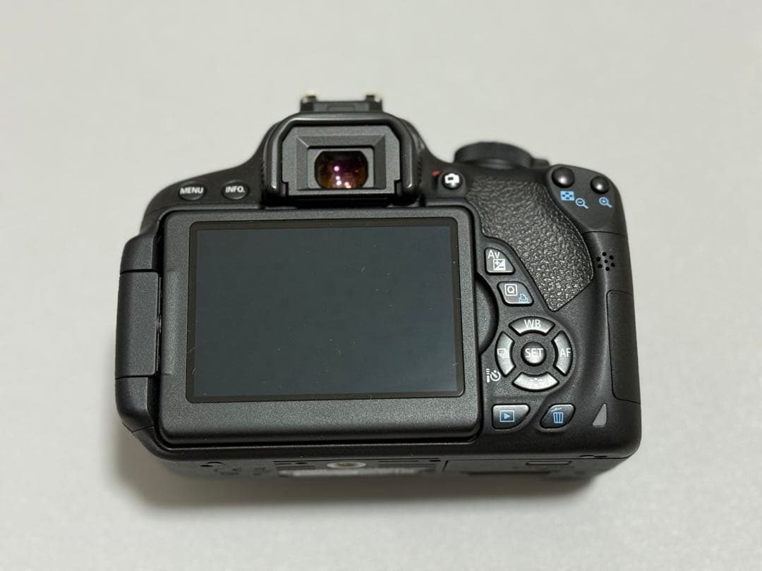 フィルムカメラ Canon EOS Kiss X7i EF-S 18-135mm Kit