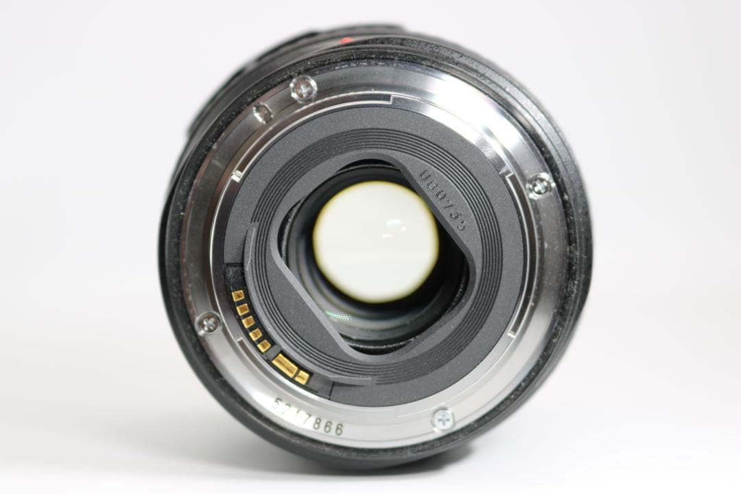 美品ですが１つキズ Canon【EF 24-105mm F4 L IS USM】