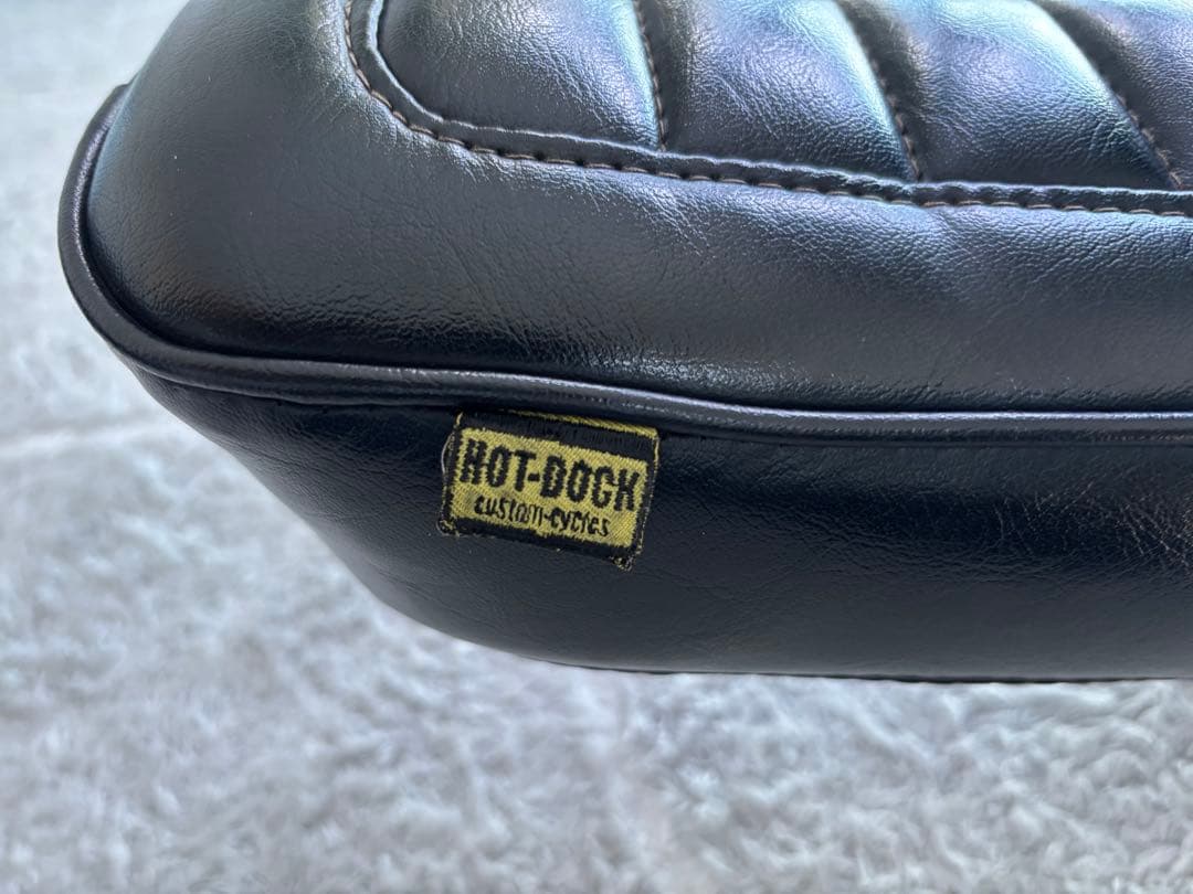 HOT-DOCK ハーレーダイナ　シート