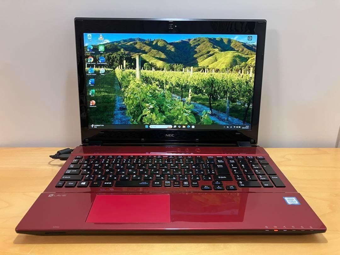 【美品】　COREi3/ SSD256/メモリ8/カメラ/Windows11