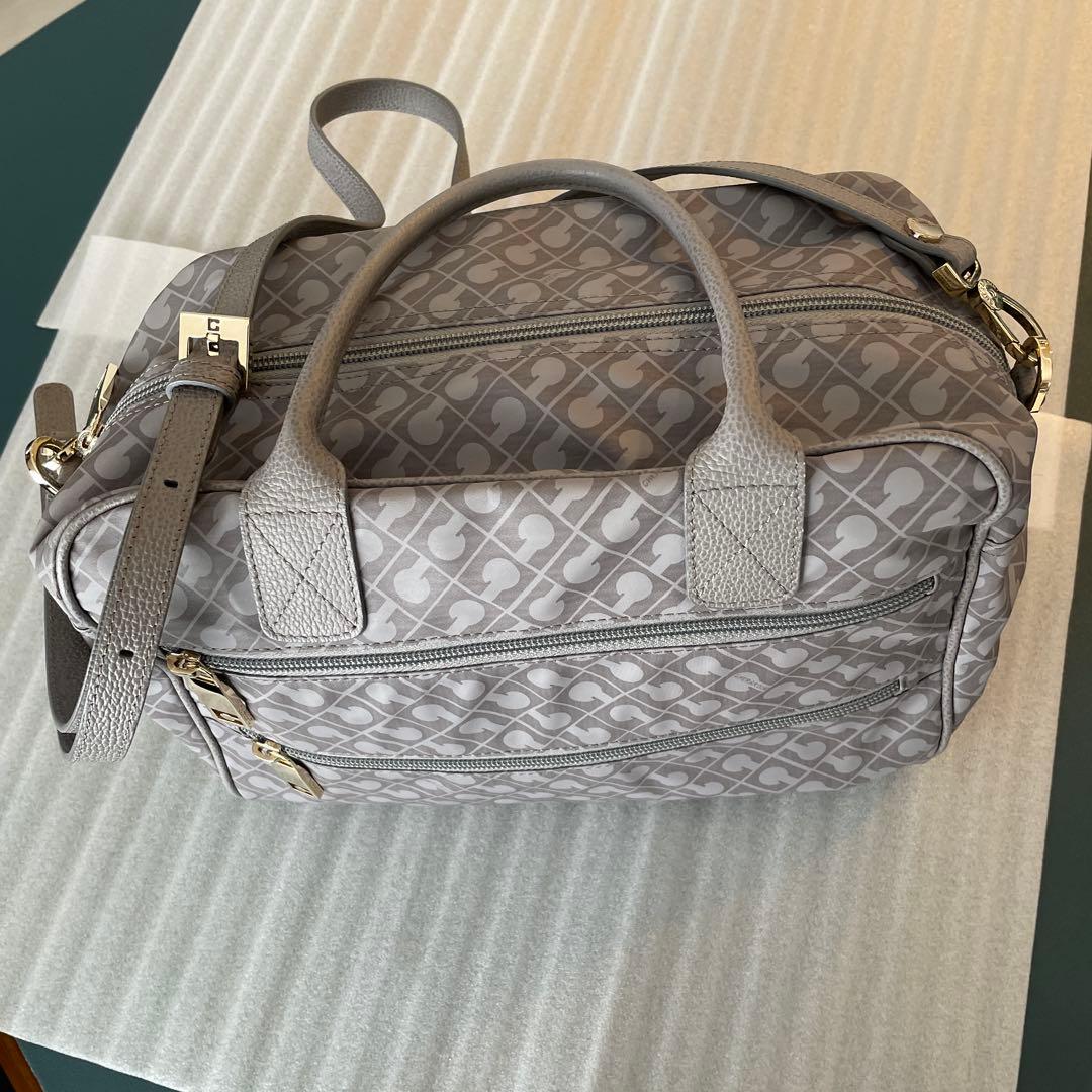 ショルダー兼ハンドバッグ