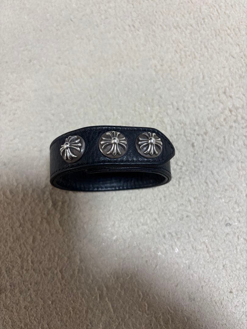 クロムハーツ黒レザーブレスレット スナップボタン付き