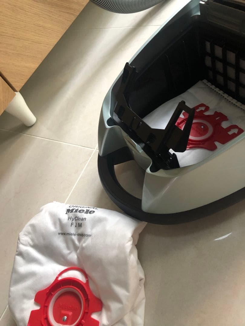 Miele S548 シルバーマジック　掃除機 本体