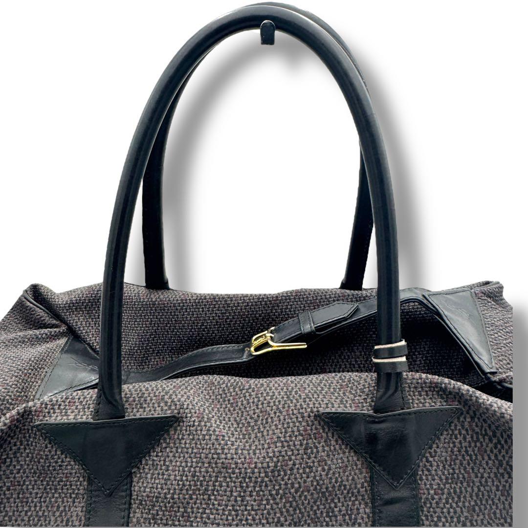 イブサンローラン　　旅行カバン　カデナ　鍵　ボストンバッグ　ロゴ　レザー　肩掛可