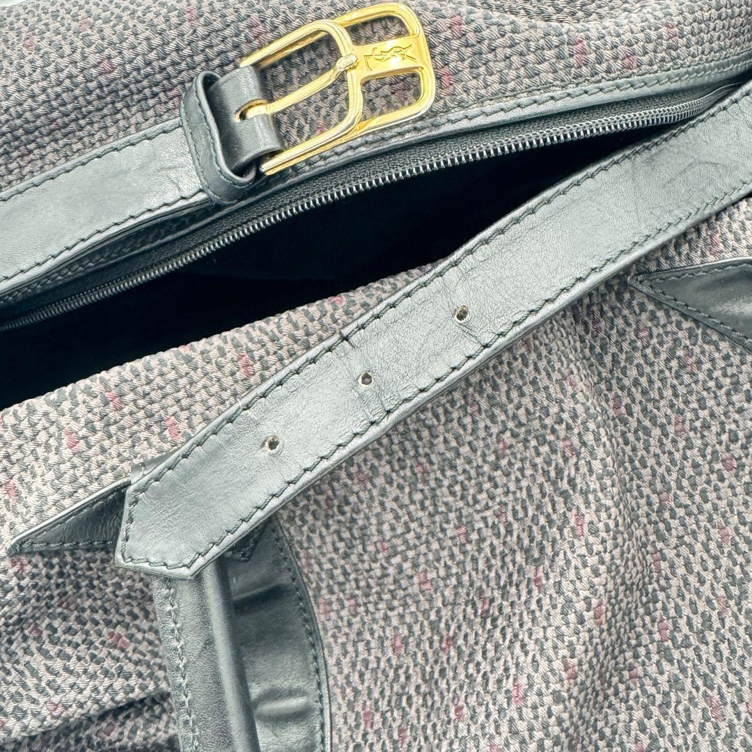 イブサンローラン　　旅行カバン　カデナ　鍵　ボストンバッグ　ロゴ　レザー　肩掛可