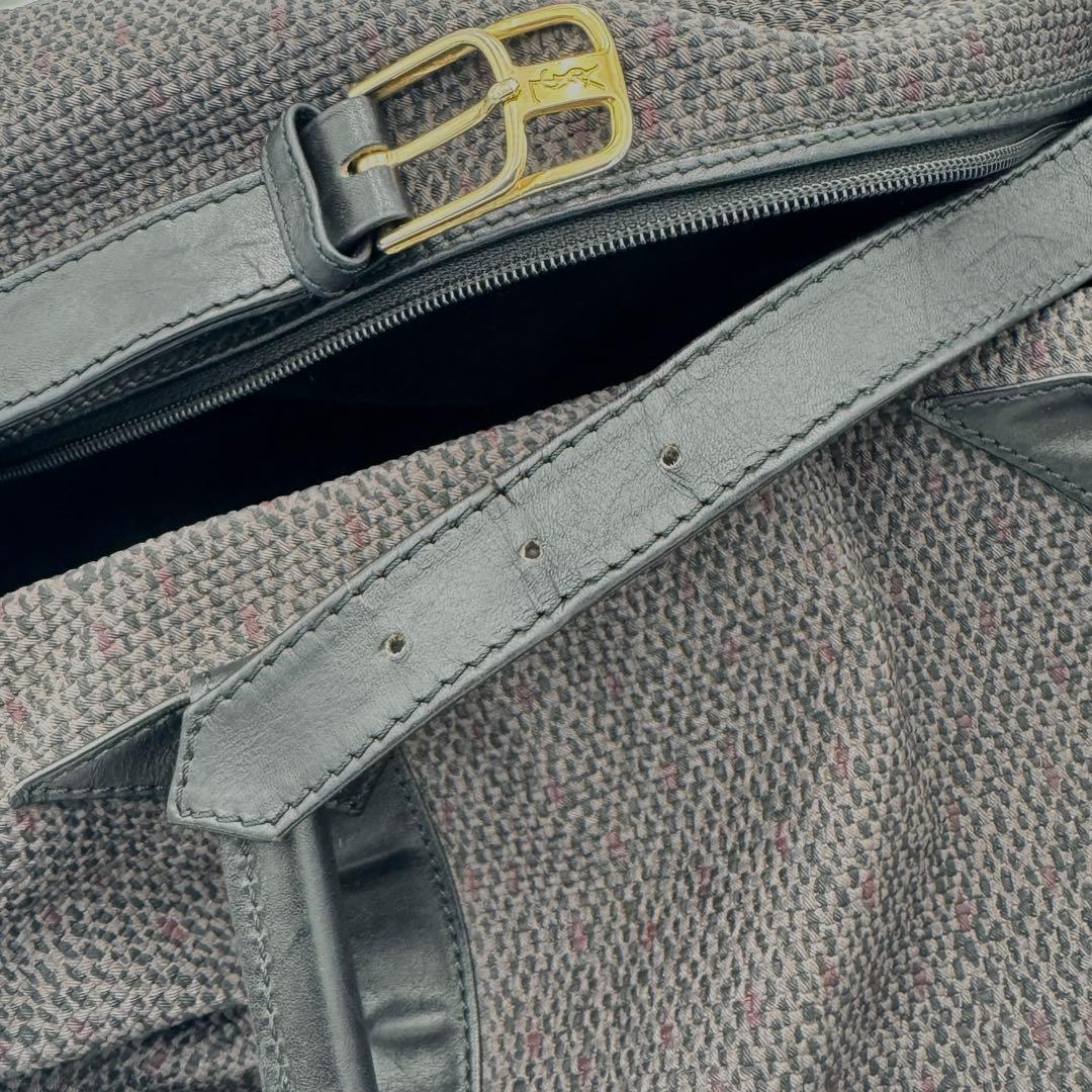 イブサンローラン　　旅行カバン　カデナ　鍵　ボストンバッグ　ロゴ　レザー　肩掛可