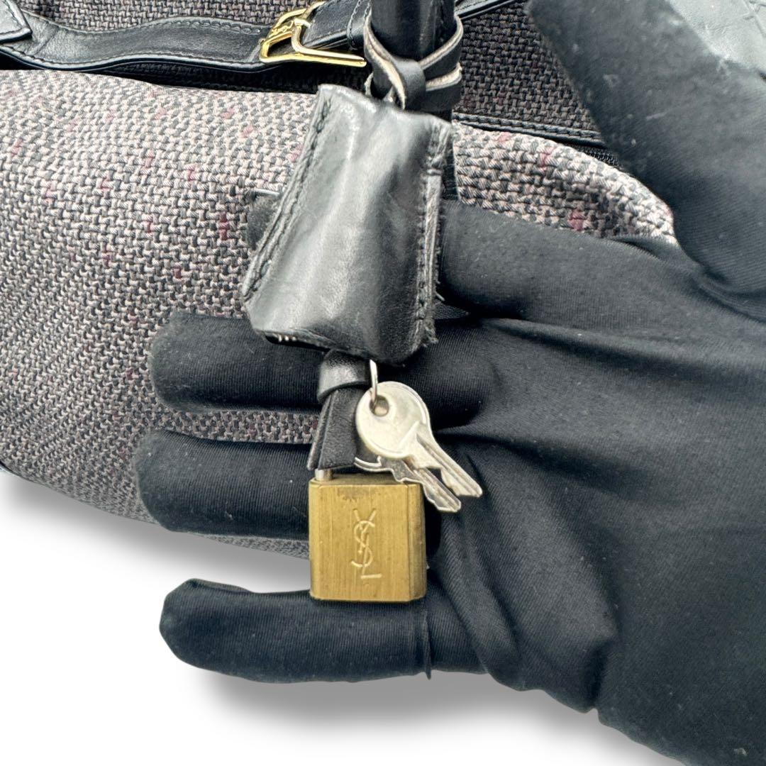 イブサンローラン　　旅行カバン　カデナ　鍵　ボストンバッグ　ロゴ　レザー　肩掛可