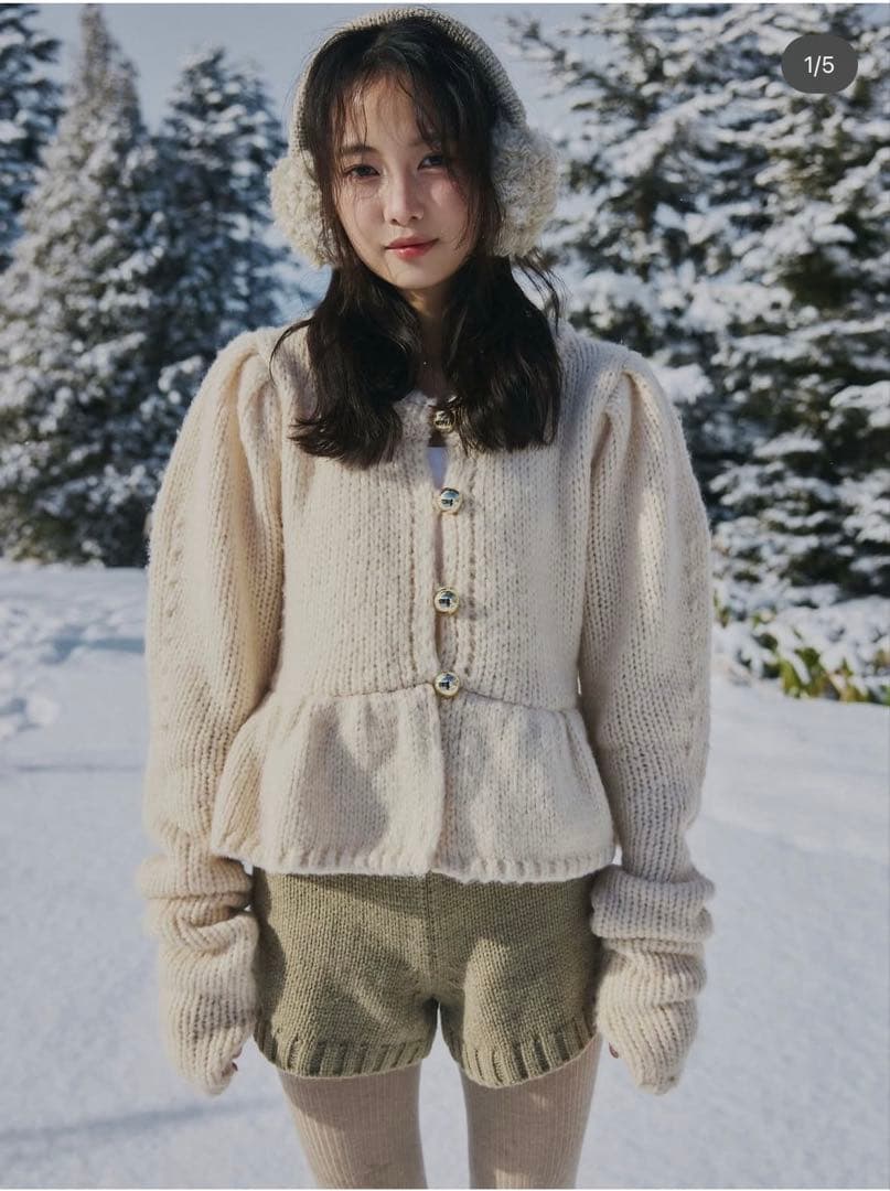 【新品未使用】gold button puff sleeve knit