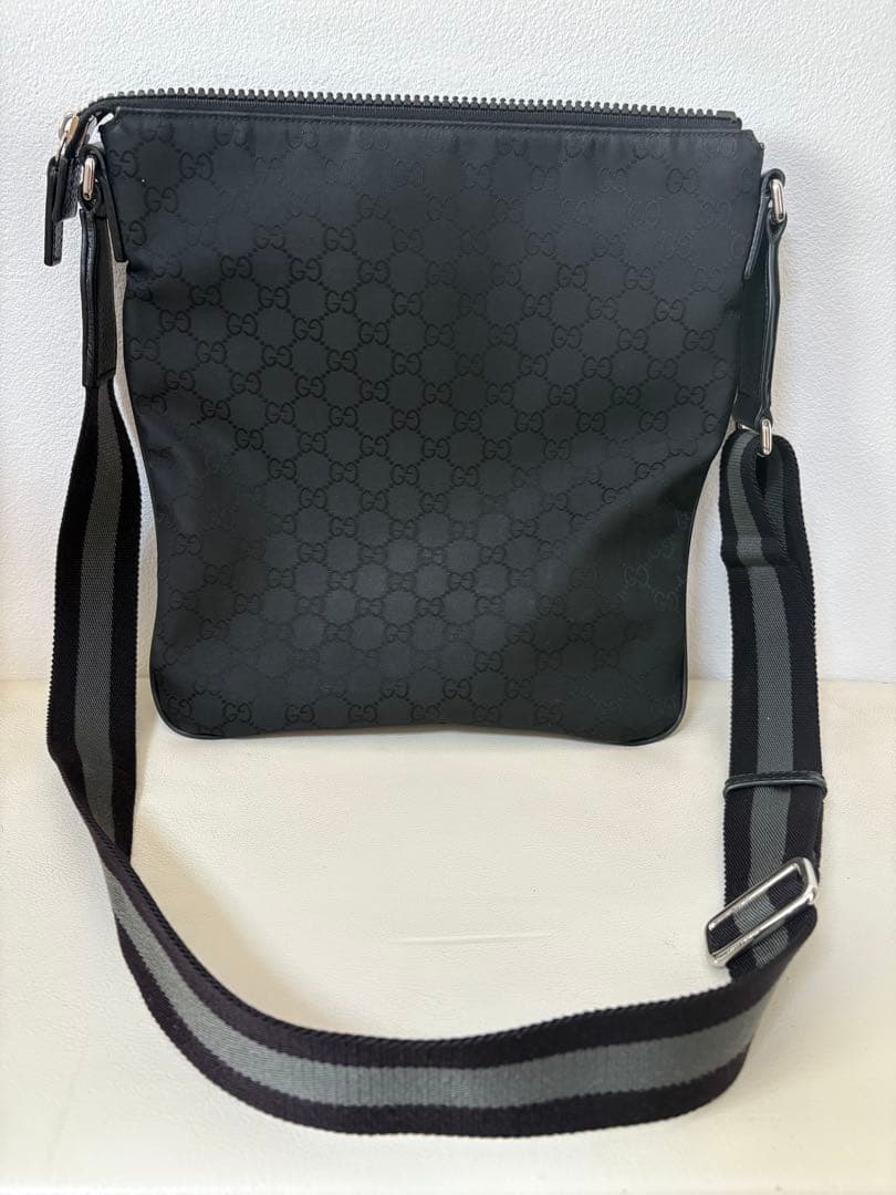 GUCCI グッチ　ショルダーバッグ　メッセンジャーバッグ　ナイロン