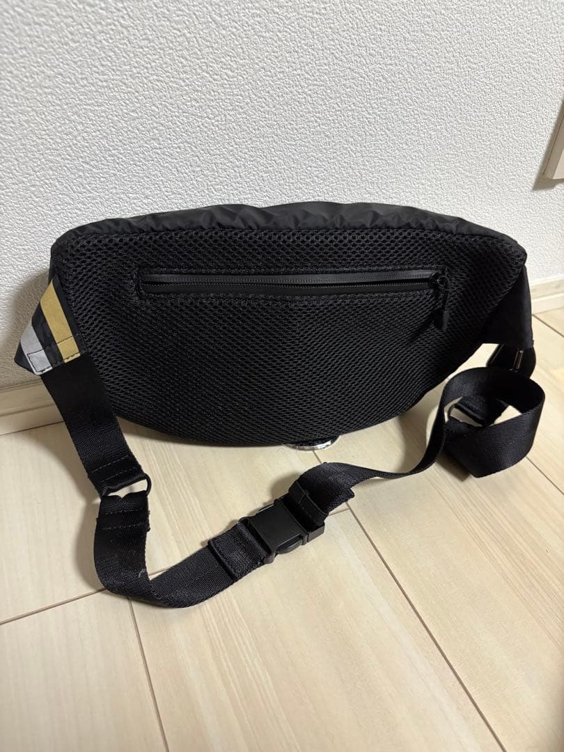 カナダグース Want Les Essentials コラボ ボディバック