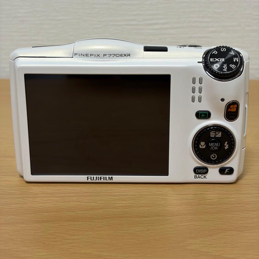 FUJIFILM FINEPIX F770EXR デジタルカメラ ホワイト