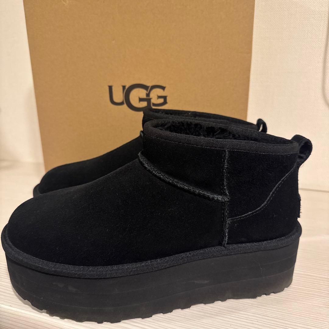 UGG ブラック クラシックウルトラミニプラットフォームムートンブーツ
