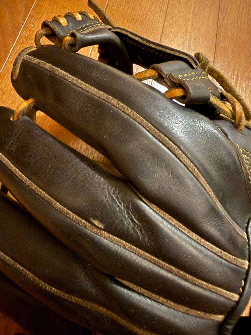 黒いレザー硬式グローブ