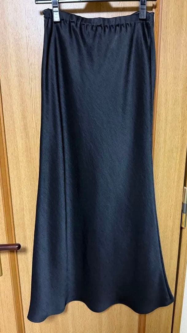 anuans サテンナロースカート - ブラック