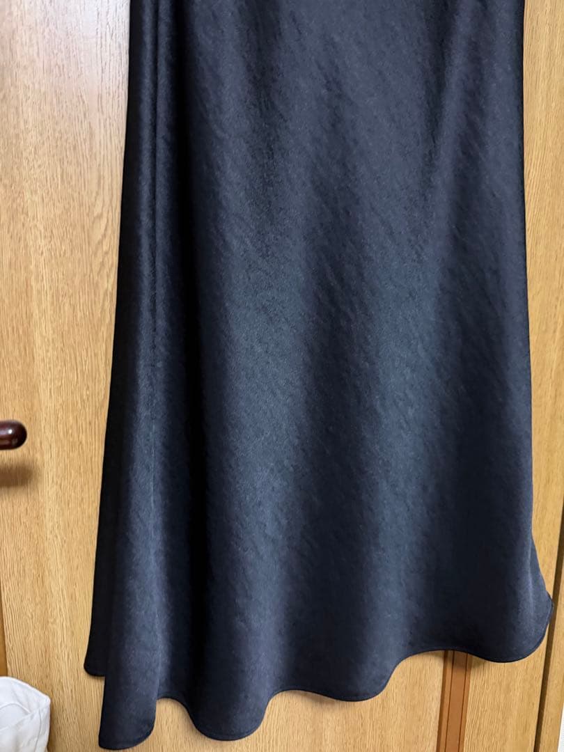 anuans サテンナロースカート - ブラック