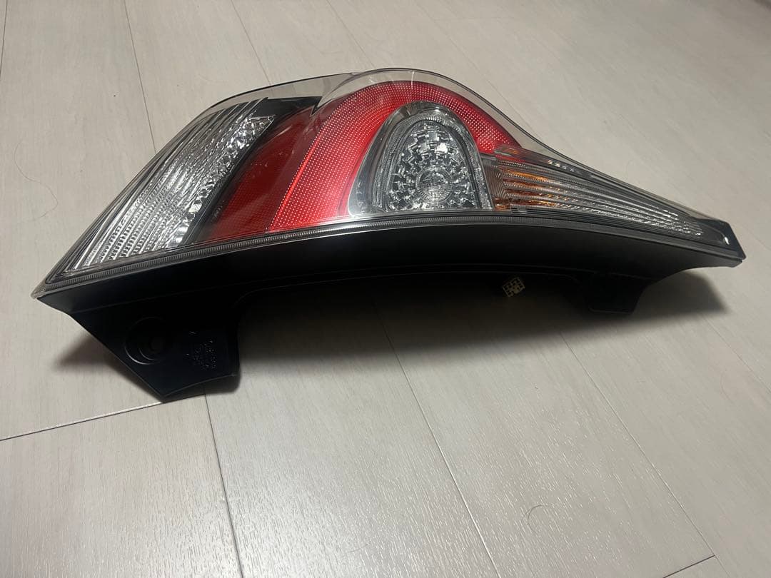 アクア　NHP10 後期純正　配線付き左テールランプ 動作確認済