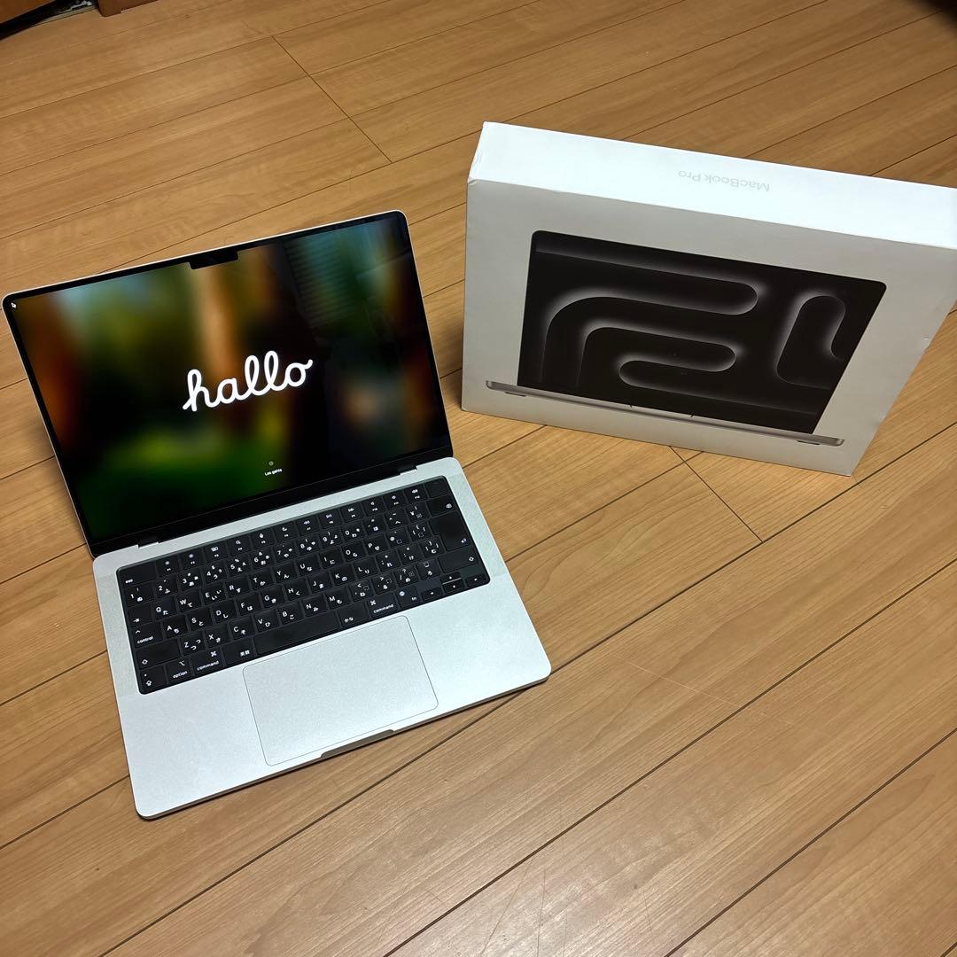 【極美品】MacBook Pro M3 14インチ 8GB