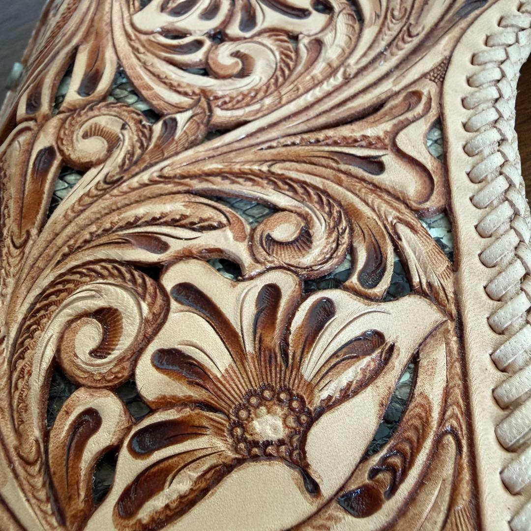 【訳アリ格安品】Carving Wallet イーグル　本革 財布 店頭品　本物