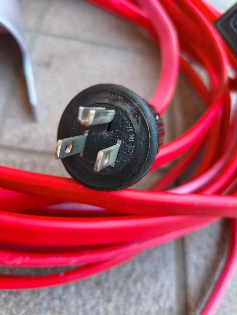 トヨタ純正充電ケーブル+AC100Vケーブル付き