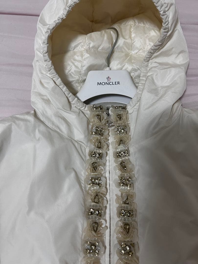 お値下け！MONCLERホワイト フード付き ダウンジャケット サイズ1