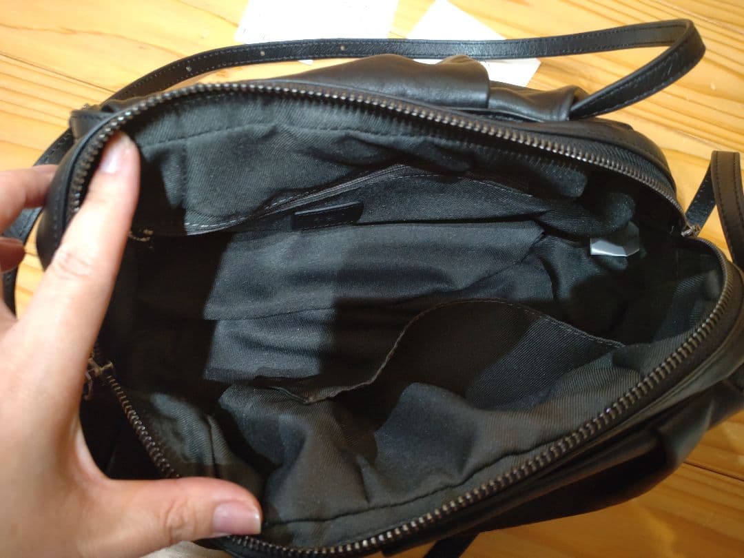 イアパピヨネ　コロンボストンバッグ　ブラック