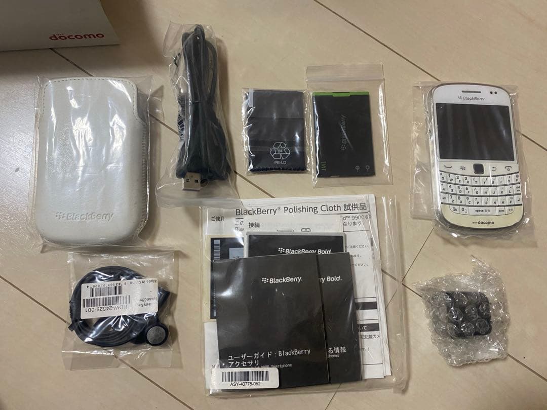 携帯電話本体 docomo BlackBerry Bold 9900 smartphone