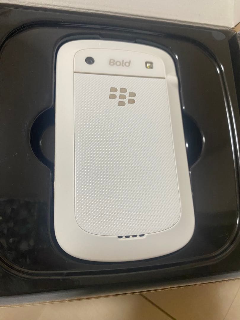携帯電話本体 docomo BlackBerry Bold 9900 smartphone