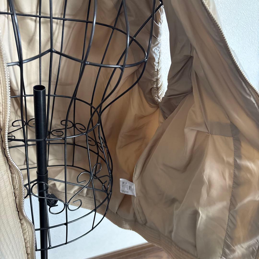 フード付き　ゆったり　ダウンベスト　ベージュ　サイズ　フリー