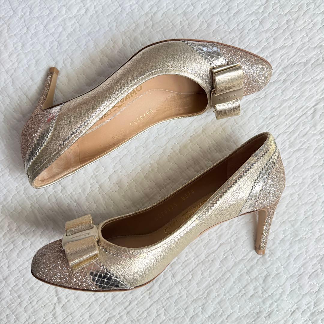 美品 希少 SalvatoreFerragamo ヴァラリボン パンプス ラメ
