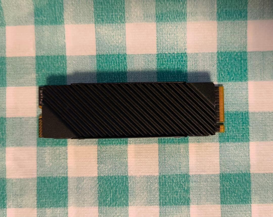 【NVMe】Hanye HE70 2TB M.2 SSD。