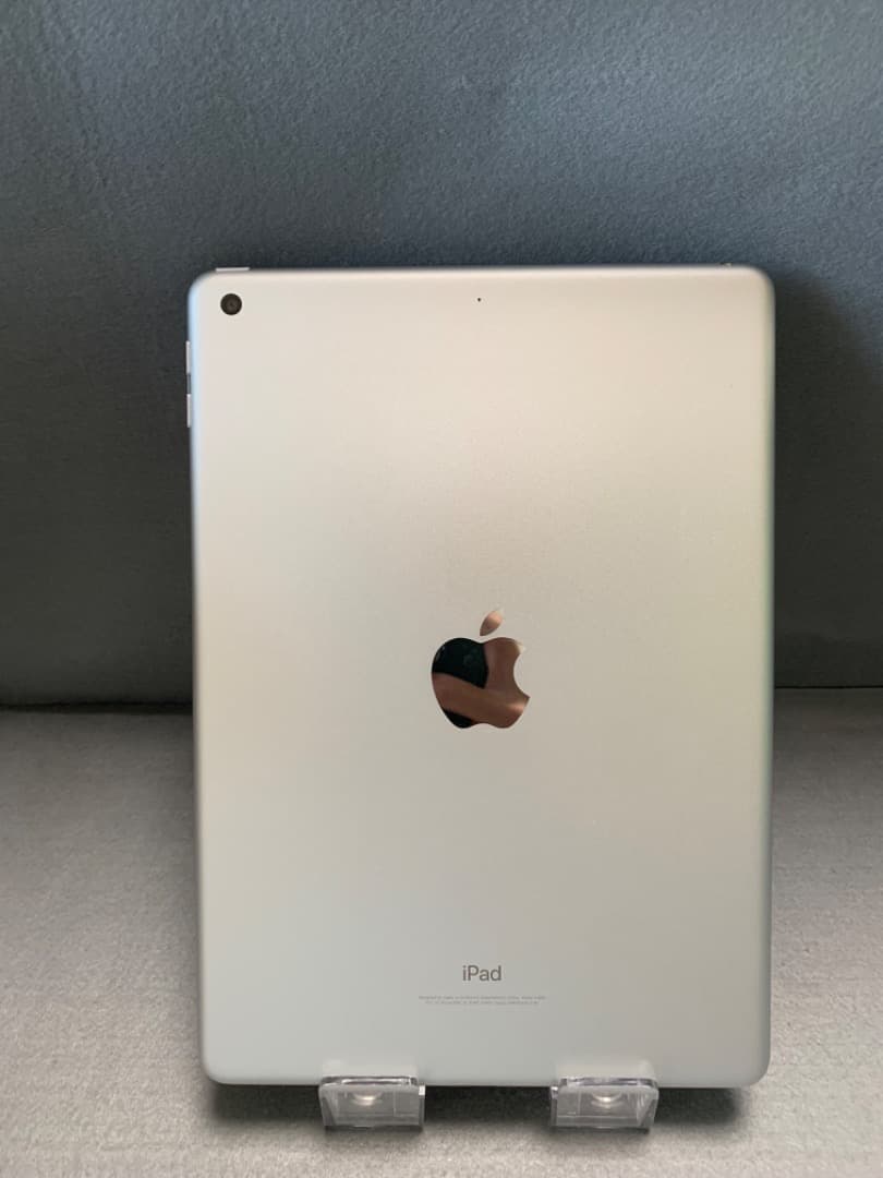 美品 iPad 第6世代 WiFiモデル 128GB シルバー色