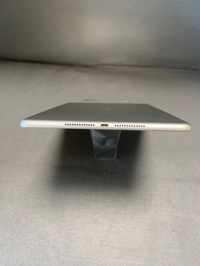 美品 iPad 第6世代 WiFiモデル 128GB シルバー色