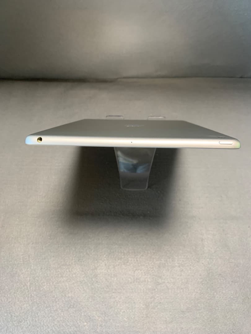 美品 iPad 第6世代 WiFiモデル 128GB シルバー色