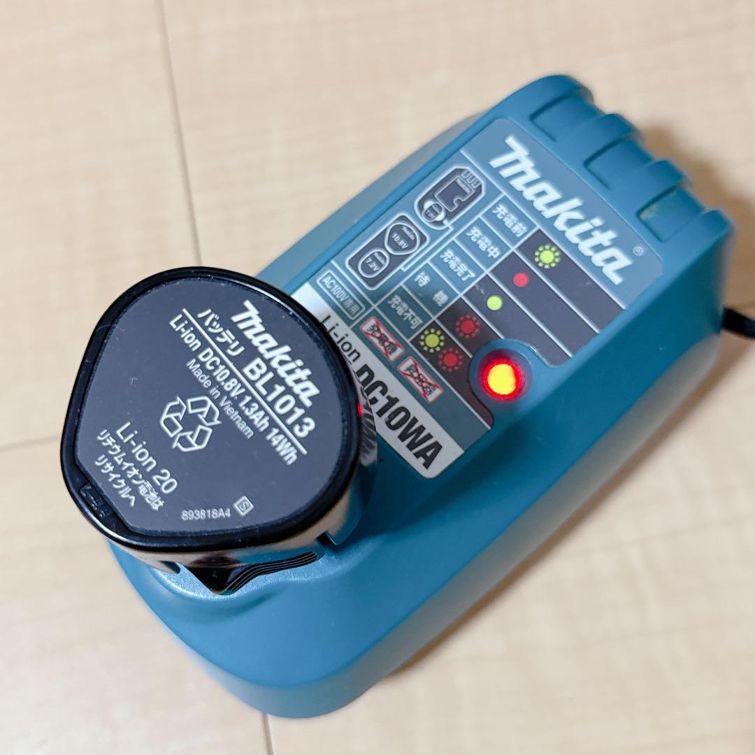 マキタ CL100DW 充電式クリーナー 掃除機 完動品 清掃済 新品フィルター