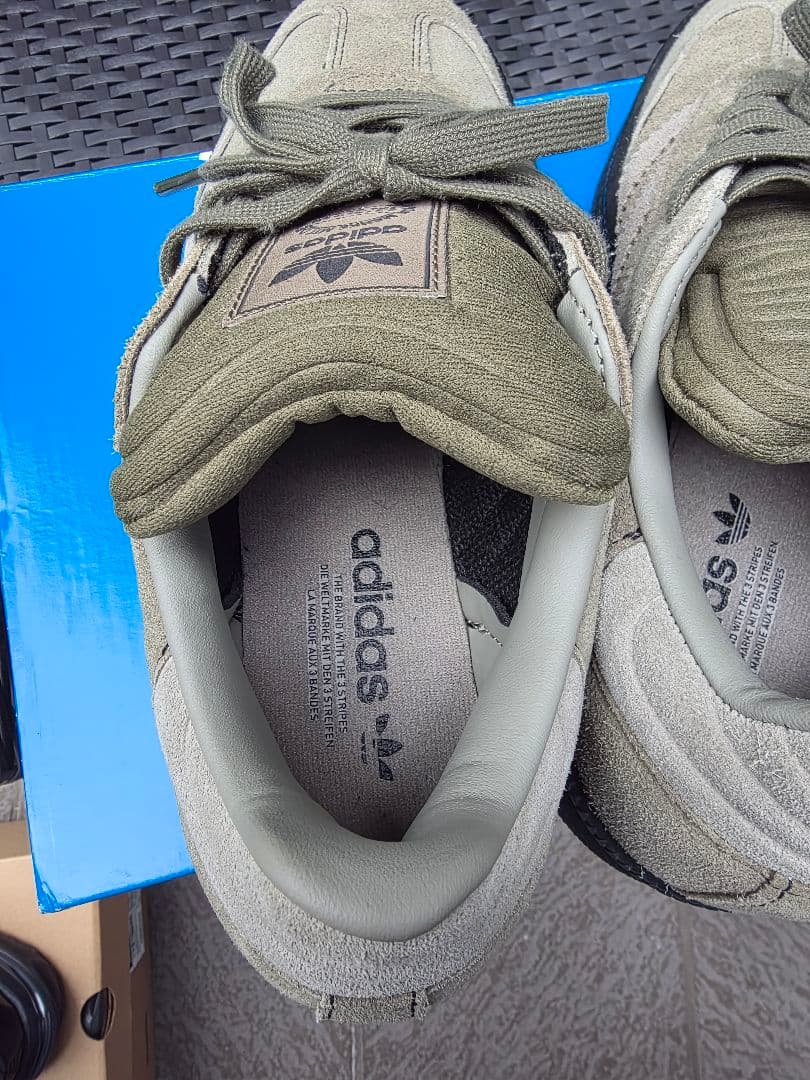 adidas　sambaオリーブ スニーカー