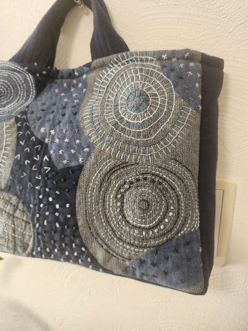 ★★★新作　藍色系ドット柄に豪華に刺し子トードバッグ　センソユニコ慈雨