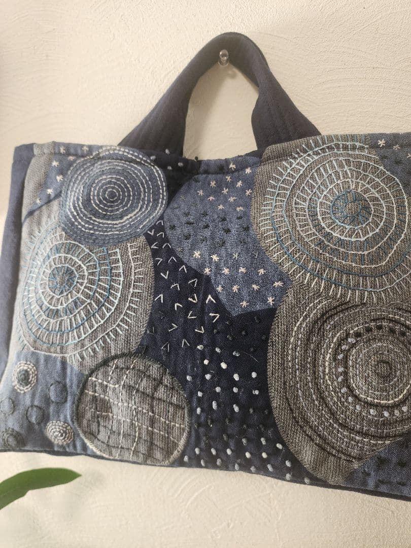 ★★★新作　藍色系ドット柄に豪華に刺し子トードバッグ　センソユニコ慈雨