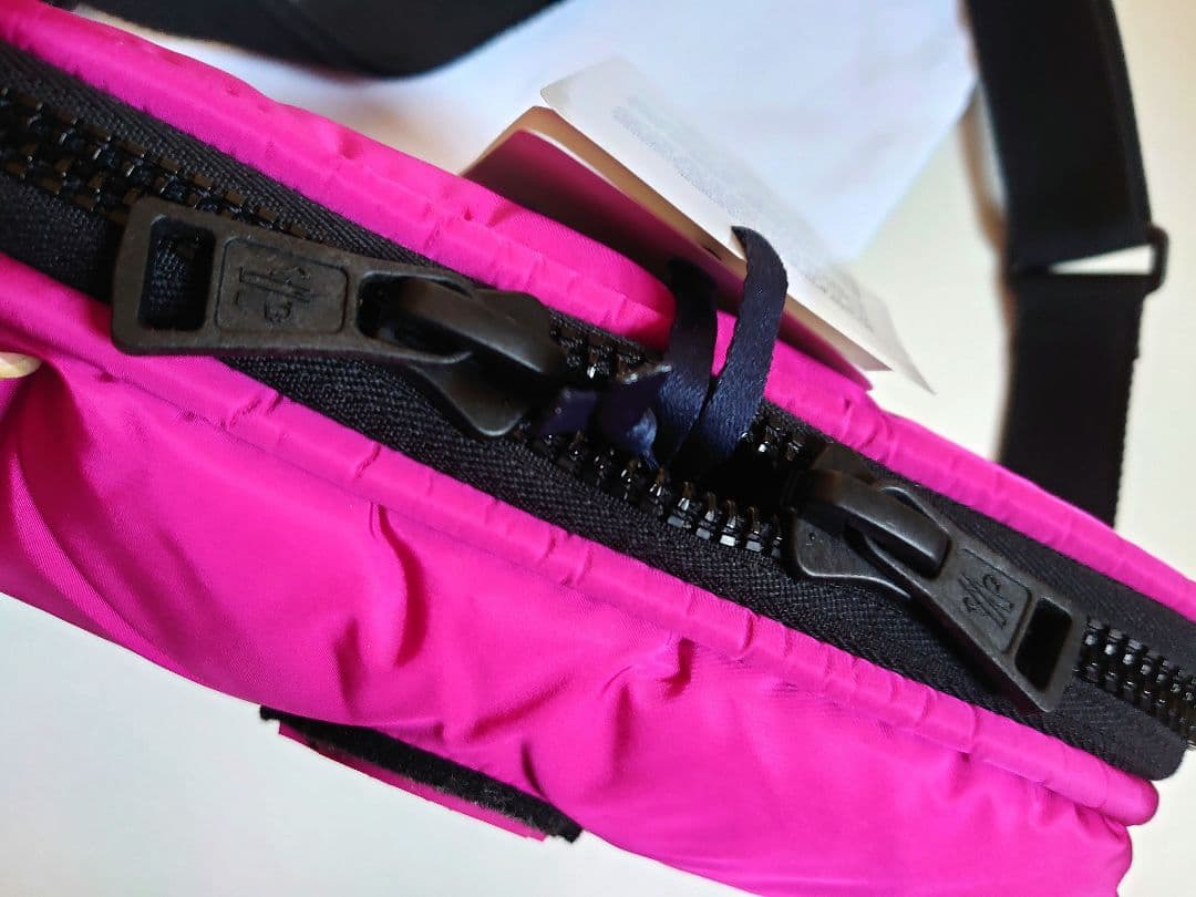 新品★MONCLER ボディバッグ ショルダーバッグ ポーチ ピンク