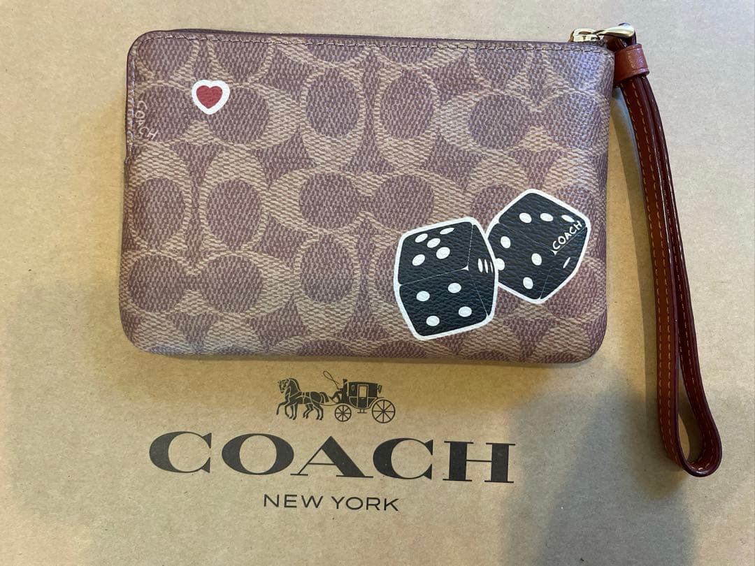 【COACH/CW856】ポーチ ステッカープリント恐竜 いちごダイスダイナソー