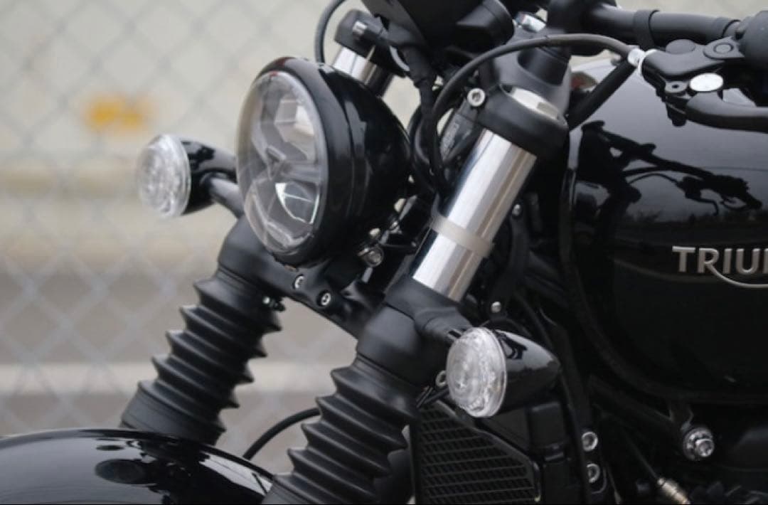 トライアンフ　ボンネビルボバー純正LEDウィンカーセット