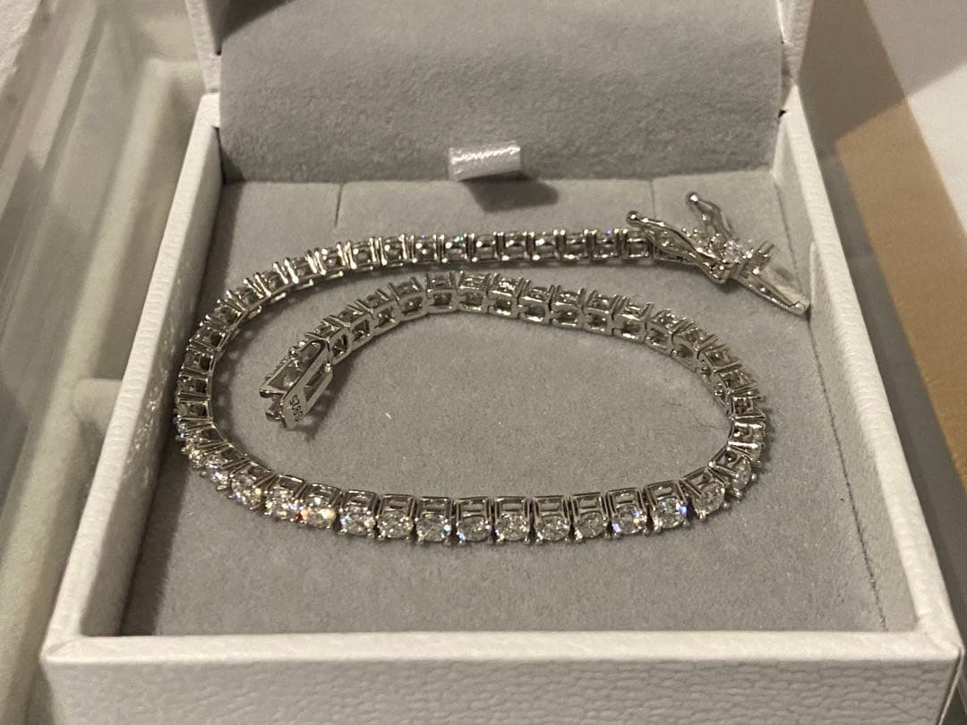 モアサナイト　テニスブレスレット