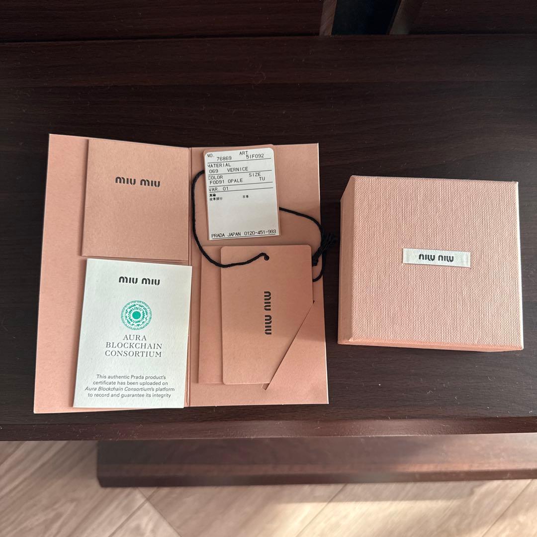 緑茶　MIU MIU ヘアピン アイボリー