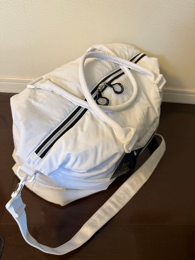 トミーヒルフィガー ボストンバッグ ホワイト　紙タグ付き