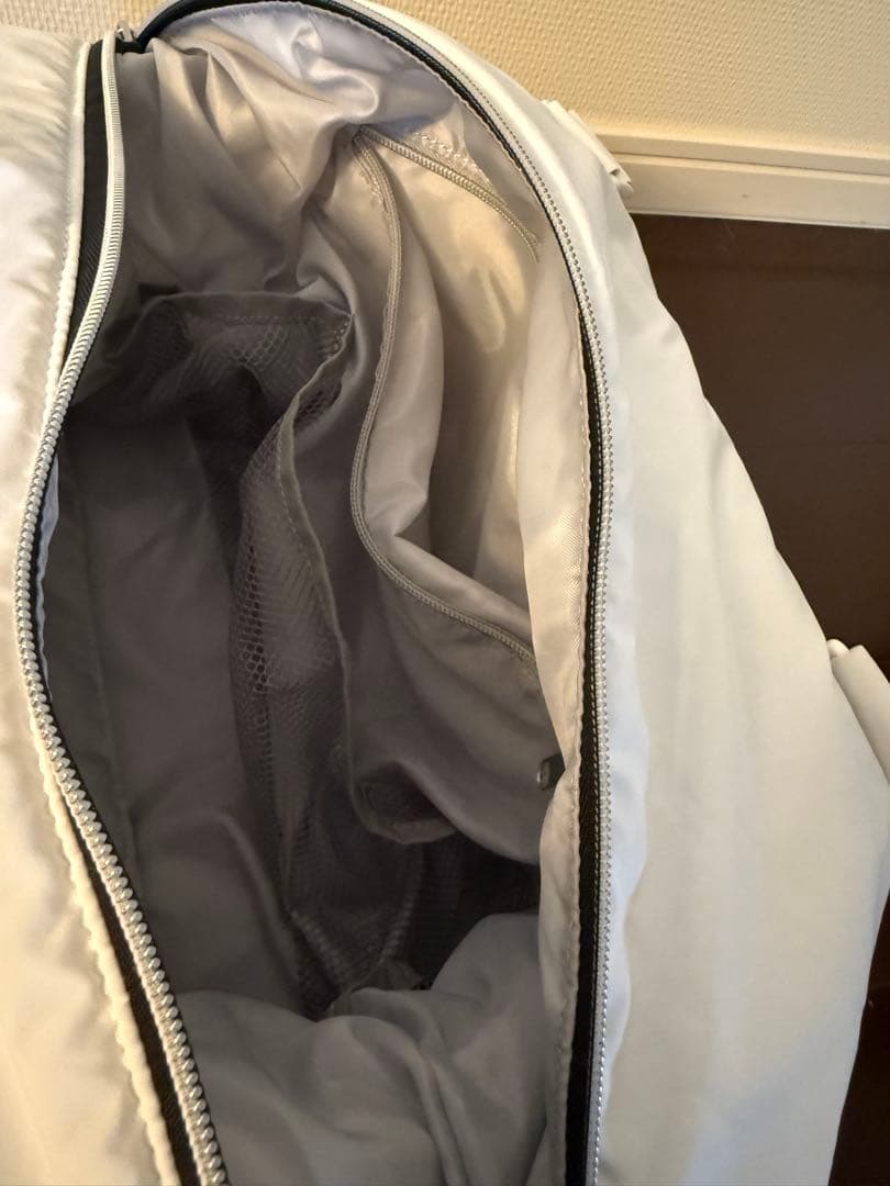 トミーヒルフィガー ボストンバッグ ホワイト　紙タグ付き