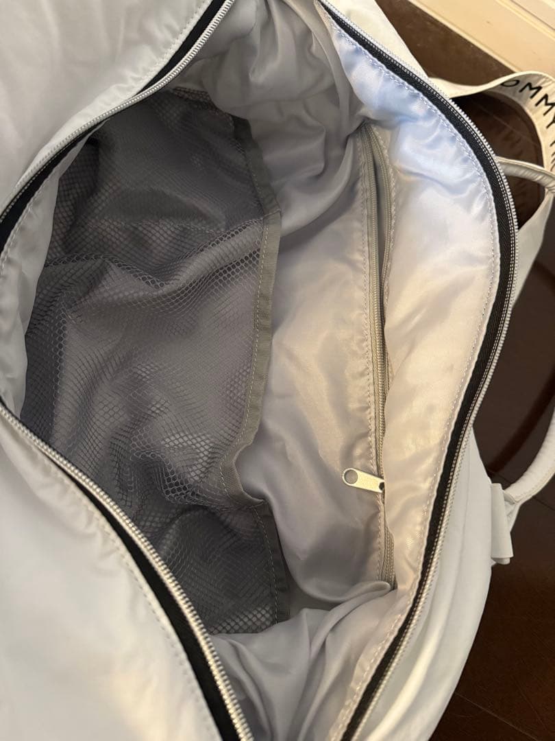 トミーヒルフィガー ボストンバッグ ホワイト　紙タグ付き