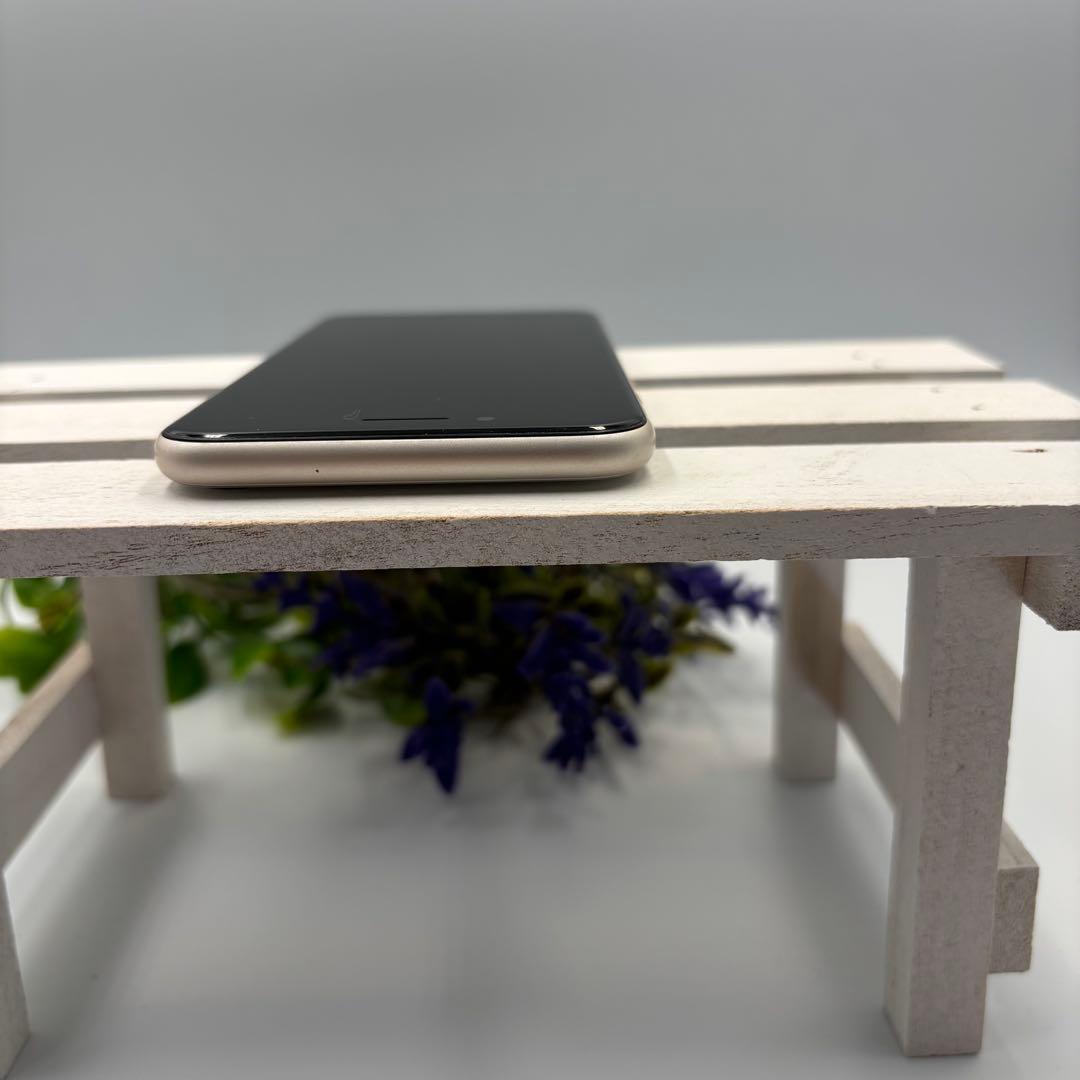 【美品】iPhone SE第3世代 64GB スターライト