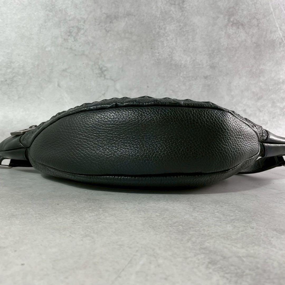 【極美品】ジミーチュウ ボディバッグ ウエスト エンボス 総柄 黒 スター