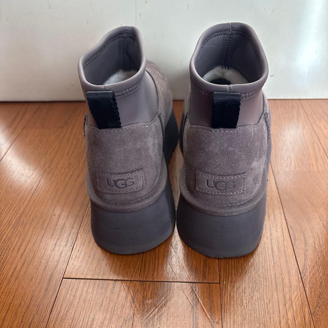 UGG グレー スエード ショートブーツ