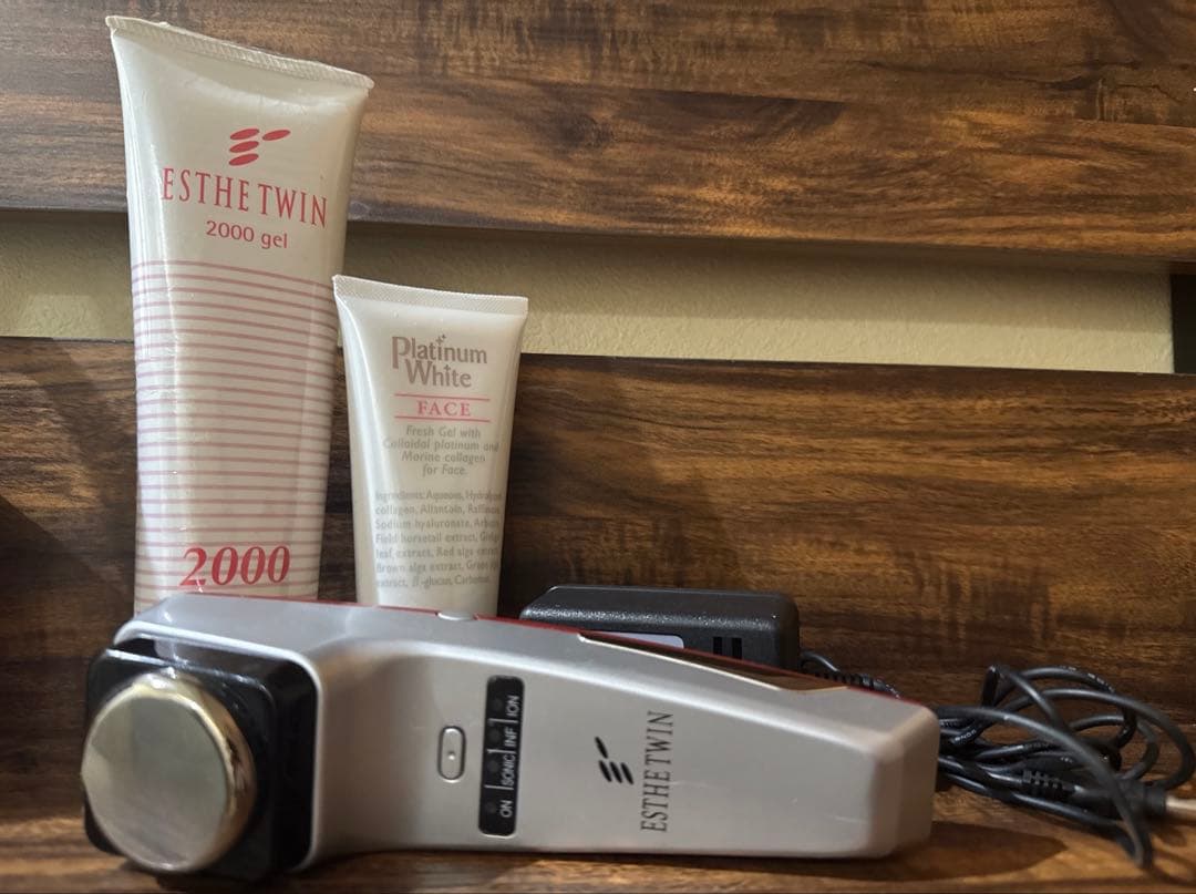 ESTHETWIN 美顔器 シルバー/レッド 2000 gel付き